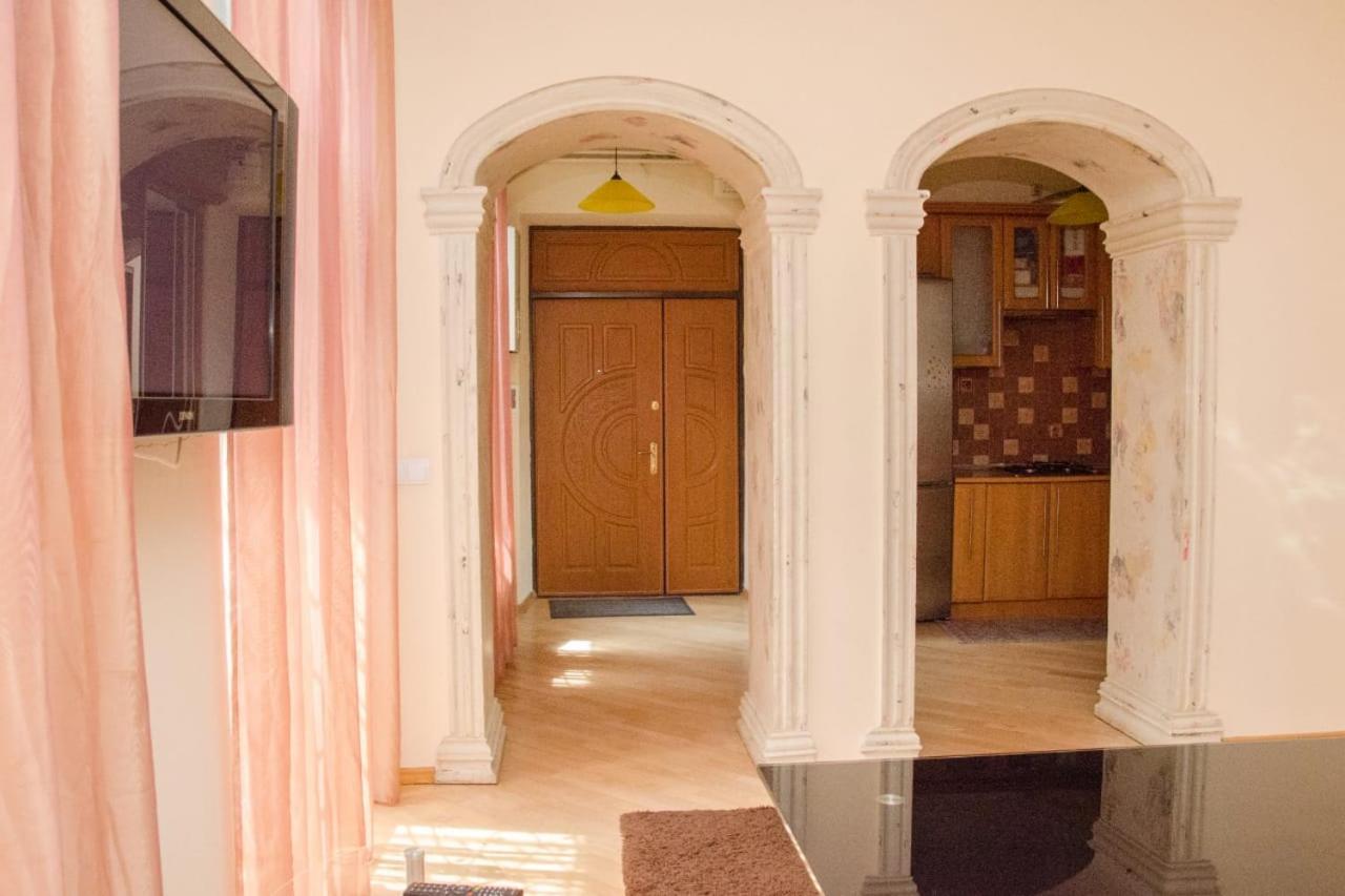 Svobody Avenue Apartment Lviv Extérieur photo